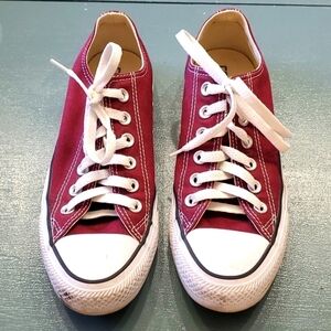 ALL*STARS CONVERSE  burgundy sneekers. Mens 5 women's 7. Very good condi…